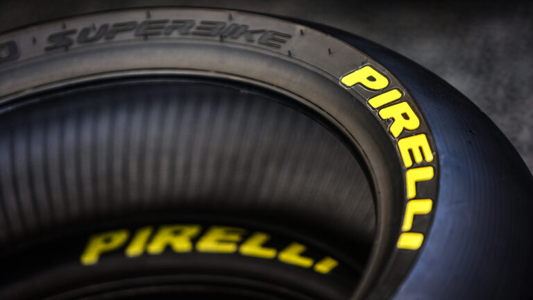 Hamarosan pályára mehet az első MotoGP-s Pirelli – máris feszültség van a gyártó és a csapatok közt?