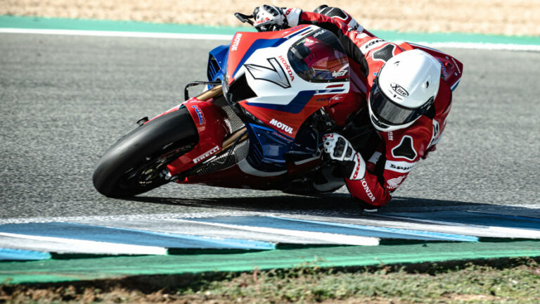 Hat újonc igyekszik letenni névjegyét az idei Superbike-idényben