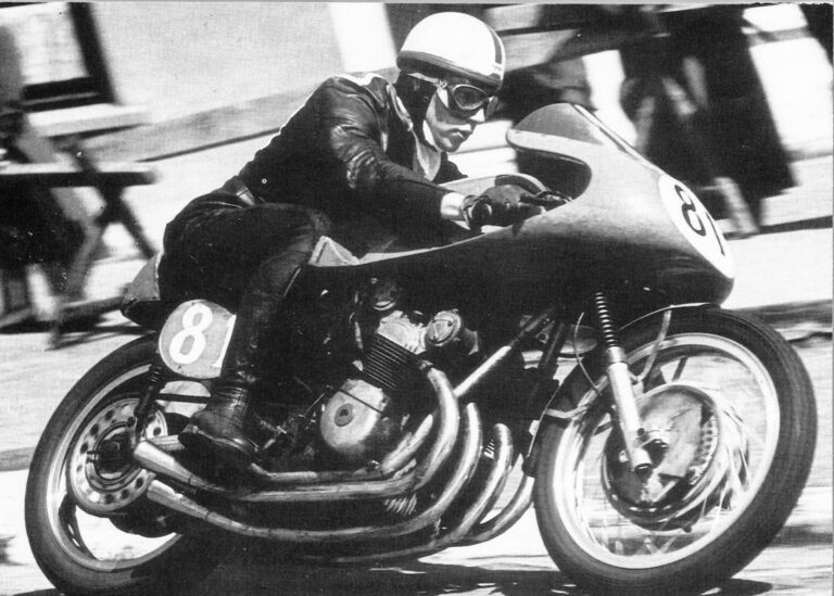 Legendás elődök próbálkoztak Rossi előtt autóversenyzéssel