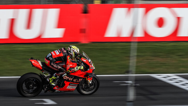 Assen – Bautista nyert, Rea és Razgatlioglu bukott a drámai futamon