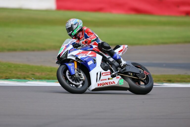 BSB Silverstone – Irwin vitte el a pole pozíciót körrekorddal