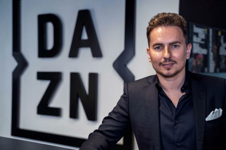 Jorge Lorenzo is autóversenyző lesz