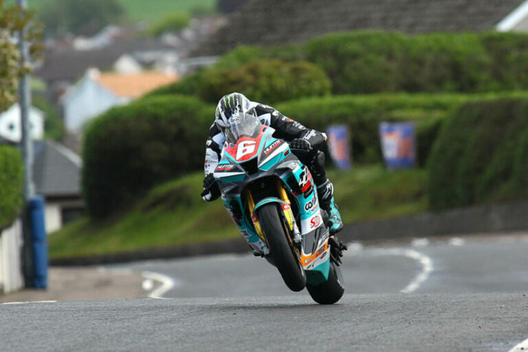 Jól kezdett, kevésbé jól folytatta Dunlop a North West 200-on
