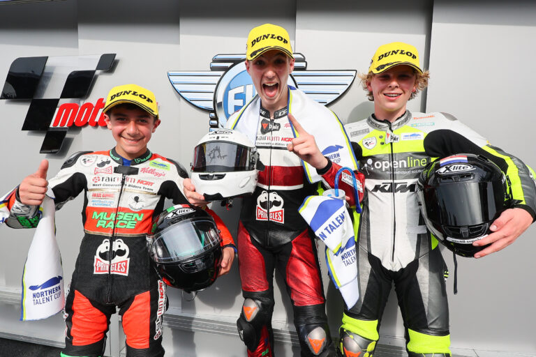 Magyar himnusszal indult a Northern Talent Cup hétvégéje Le Mans-ban!