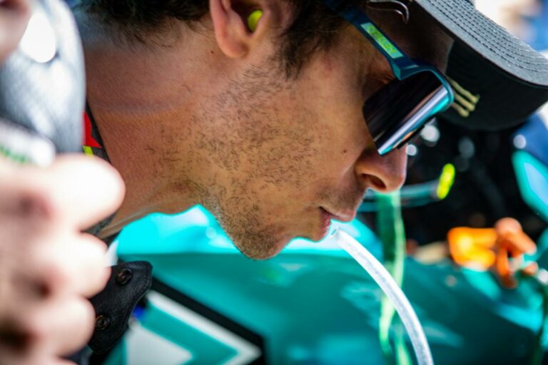 Rossi újra motoron