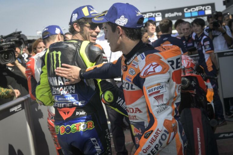 Felnéz Rossira és nem akarja otthagyni a Hondát Márquez