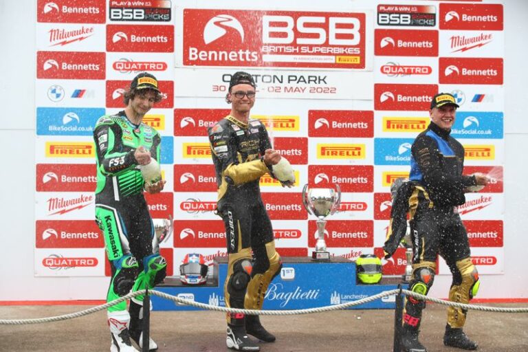 Oulton Park – BSB 1. verseny: Ray nyerte a piros zászlóval véget érő versenyt