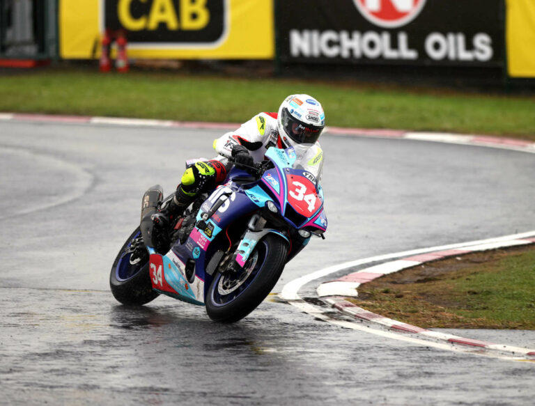 North West 200 – Alastair Seeleyé az esős csonka csütörtök