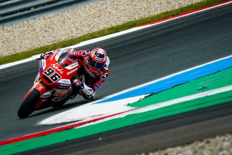 Holland TT – Dixon nyerte a fordulatokban gazdag időmérőt