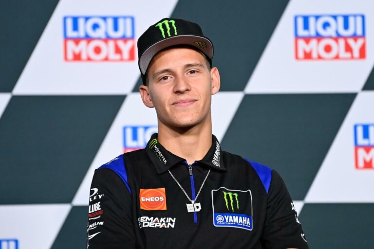 Újabb baleset érte a MotoGP-világbajnokot, edzés közben törte el a kezét (kép)