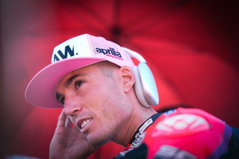 Aleix Espargaró otthon lábadozik