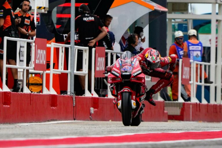 Misano: A két gyári Ducati az élen, többen buktak az FP3 során