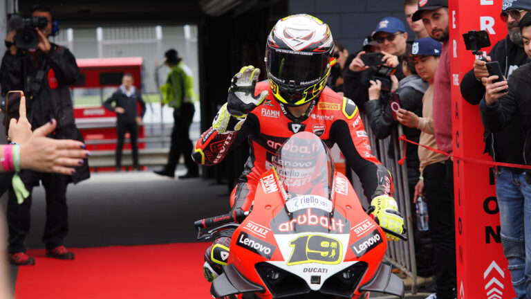 Phillip Island: Bautista indulhat a pole pozícióból