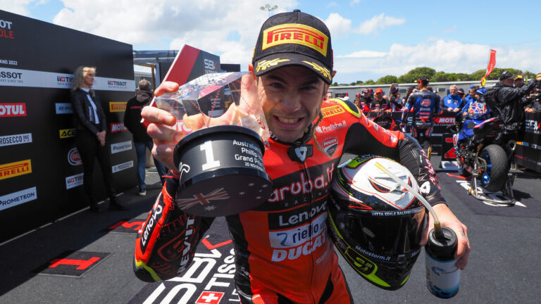 Phillip Island: Bautista nyerte a piros zászlóval véget érő szezonzárót