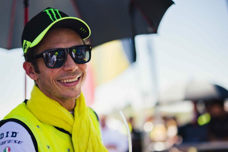 Rossi újabb lépést tesz afelé, hogy világbajnokságon induljon autóversenyzőként