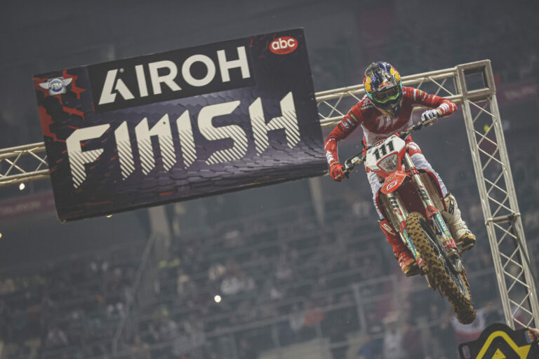 Mérföldkövet jelentő újítás hozza vissza a sportág legendáját a Superenduro-vb mezőnyébe