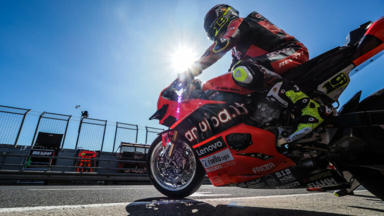 Kölcsönökből kezdte karrierjét, mára világbajnok – íme néhány érdekesség a Ducati sztárjáról