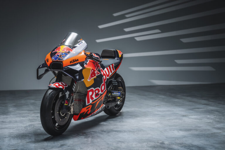 Vajon mennyit ér a világbajnoki segítség? – újabb gyári MotoGP-csapat mutatta be idei külsejét