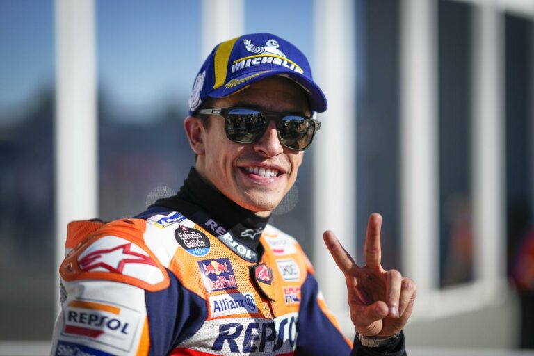 Milyen furcsaságokat rejt egy világbajnok táskája? – Márquez megmutatta (videó)