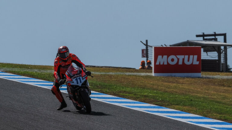 Phillip Island – Drámai futam piros zászlóval, történelmi győzelemmel és tündöklő újoncokkal