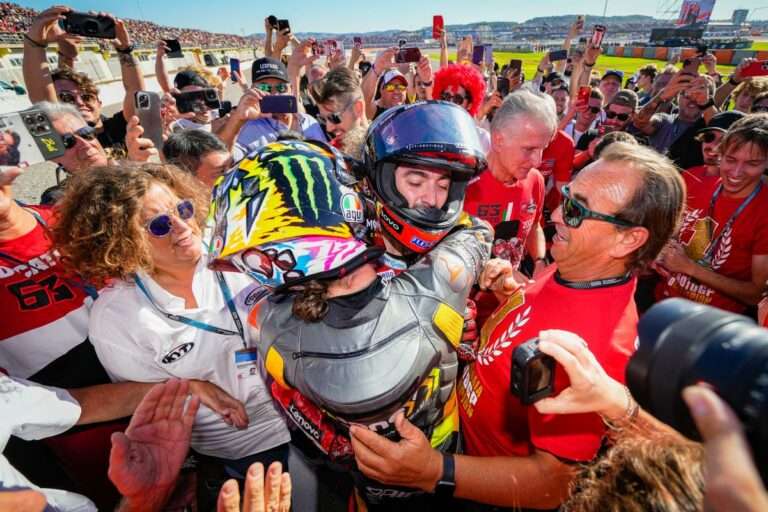 Rossi versenyzője elárulta, melyik élpilótától kap sok segítséget
