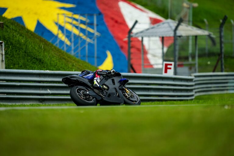 A Yamaha zárt az élen, a Ducati nagyon lemaradt a MotoGP-szezon első hivatalos napján