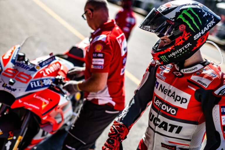 Lorenzo volt a legnehezebb eset, de a címvédővel is voltak gondok a Ducati csapatmenedzsere szerint
