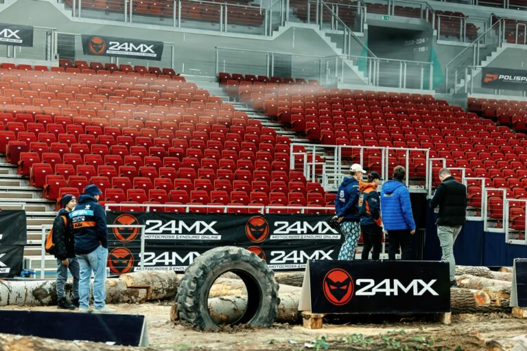 Itt vannak a világ legjobbjai, elkezdődött a Superenduro-vb budapesti fordulója (képek)