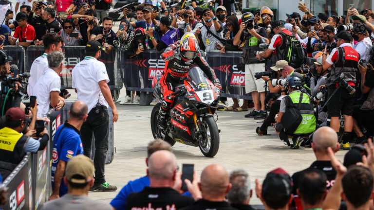 Az ex-MotoGP pilóta keményen beleállt riválisába és a versenyigazgatóságba