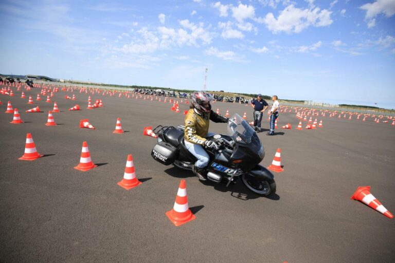 Közúti motorosoknak szervez vezetéstechnikai tréninget a HUMDA