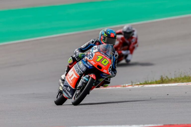 Diogo Moreira első Moto3-as futamgyőzelmét szerezte, legnagyobb riválisa kétszer is büntetést kapott