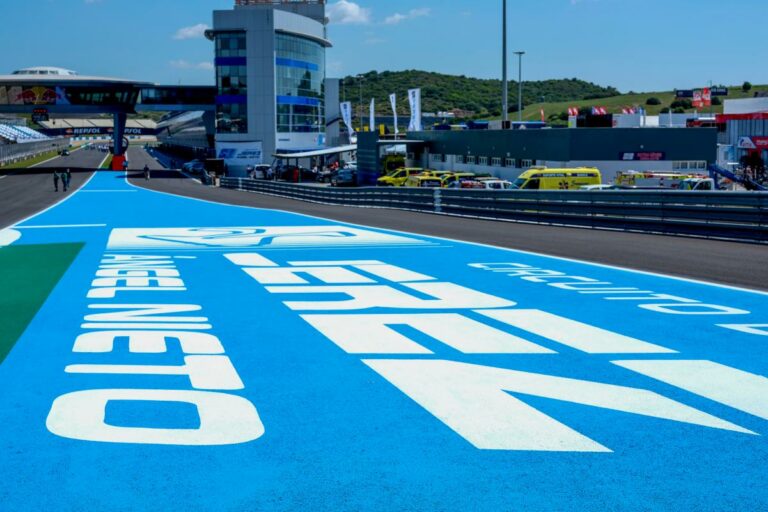A Forma-1-hez igazodik a MotoGP, változik a következő futamhétvége programja