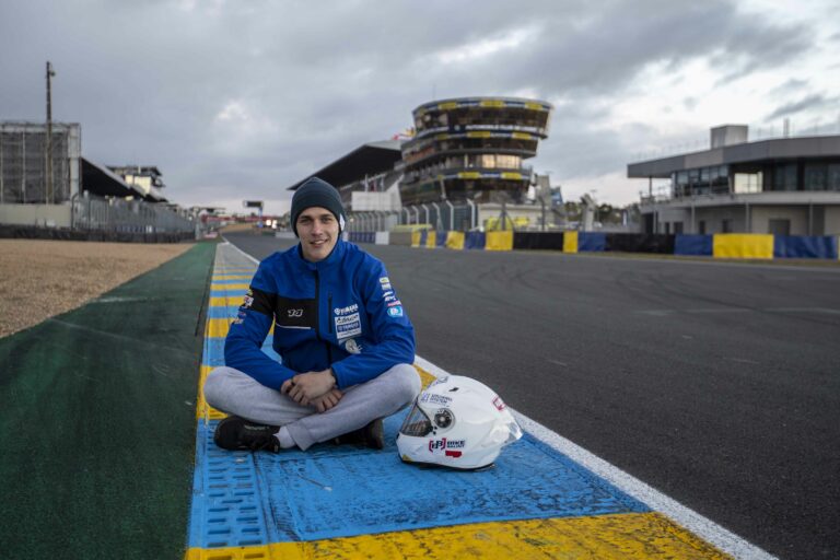 A magyar versenyző készen áll a száguldásra Le Mans-ban