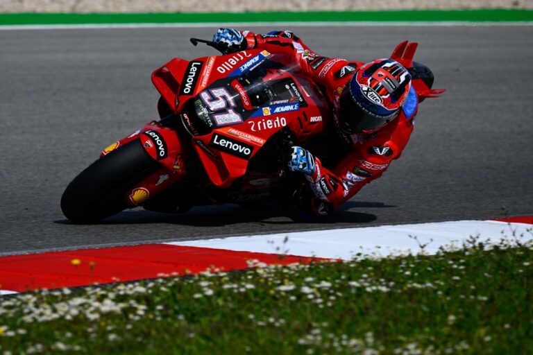 Kiderült, ki helyettesíti a gyári Ducati sérült versenyzőjét