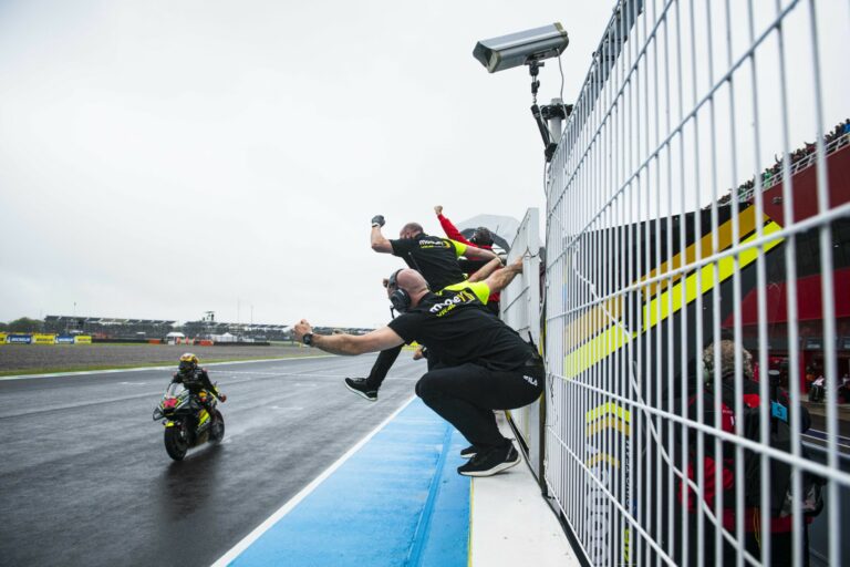 A világbajnok óriási hibája után új győztese lett a MotoGP-nek az ítéletidőben