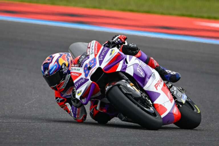 A Ducati továbbra is verhetetlen, a hajrában a Pramac-versenyző érte el a legjobb időt pénteken
