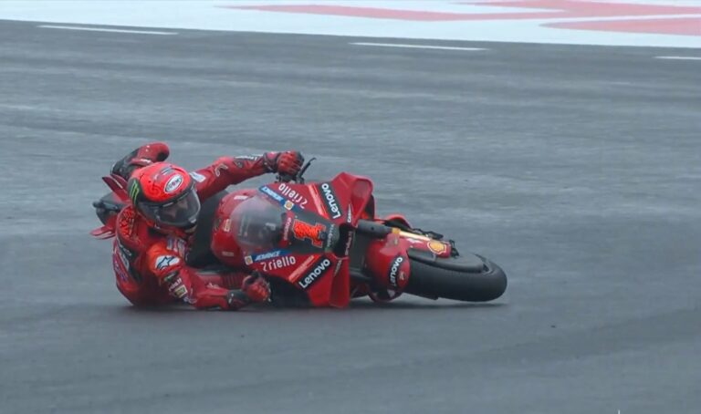 Óriási dráma, a második helyről esett el a MotoGP címvédője (videó)