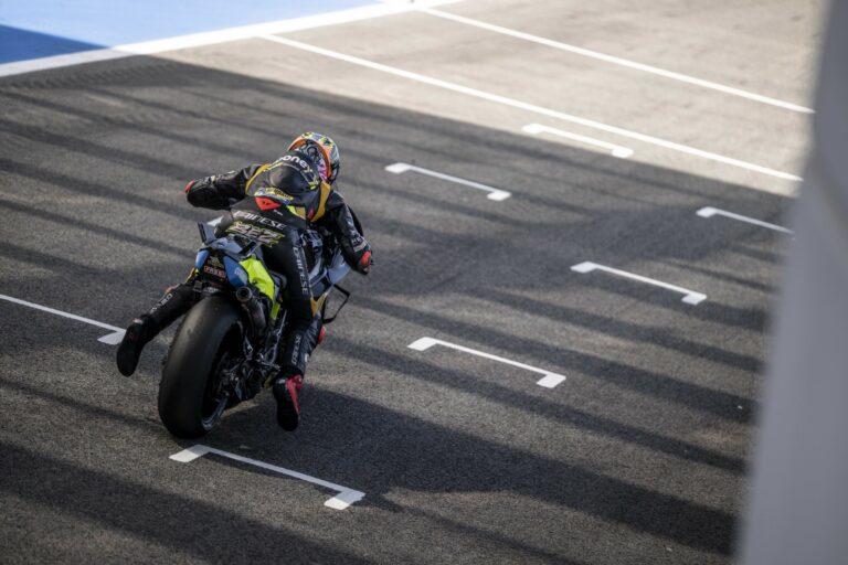 Rossi pilótái voltak a leggyorsabbak, a Honda versenyzője bukott az új motorral a jerezi teszten