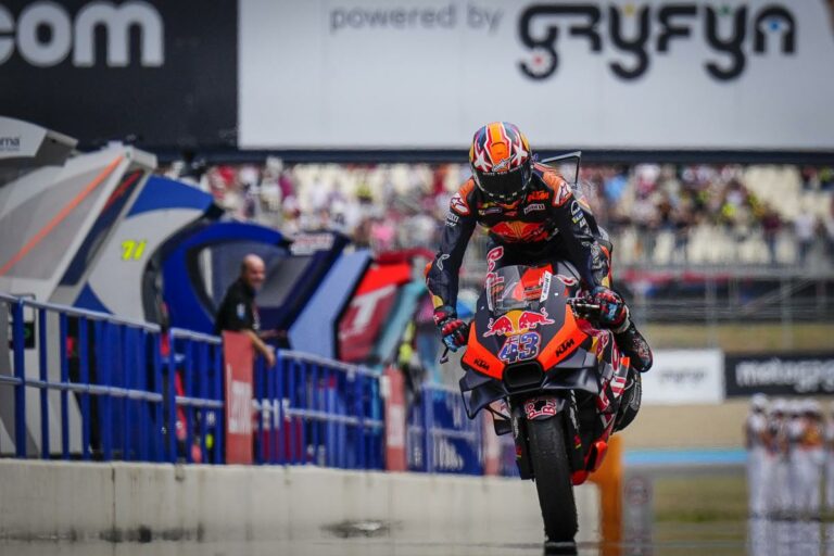 Marc Márquez motorja csúnyán összetört, a KTM maradt az élen a második edzésen