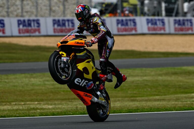 Rekordidővel szerezte meg a pole pozíciót Sam Lowes a piros zászlóval félbeszakított időmérőn
