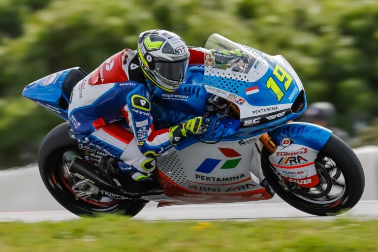 Mindössze öt futam után csapata szerződést bontott a korábbi Moto3-as világbajnokkal