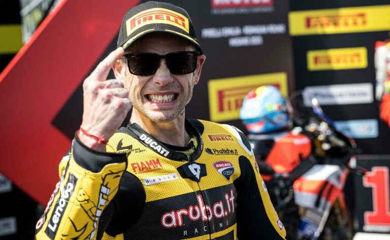 Bautista újabb mesterhármassal zárt, csapattársa buta hibával bukta el a dobogót
