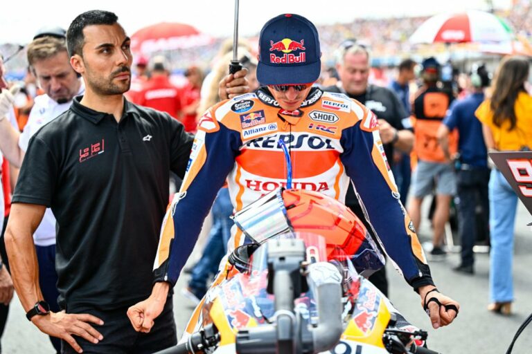 Marc Márquez elkeseredettségében szerettei körében keres vigaszt, és talál is