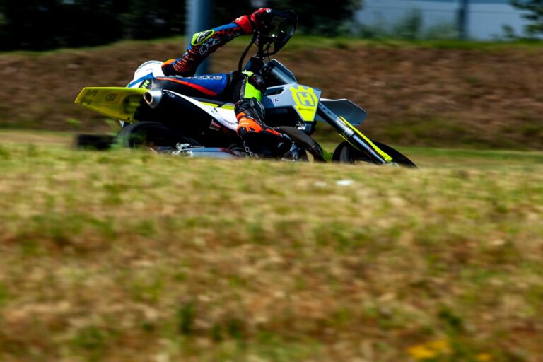 Íme egy kör a korábbi MotoGP-pályán a magyar tehetséggel, Vincze Martinnal (videó)