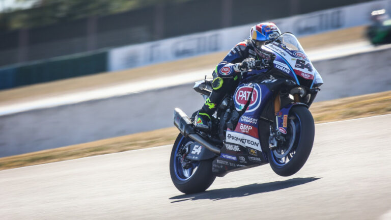 Razgatlıoğlu duplázott Magny-Cours-ban, míg Bautista óriási hibát követett el