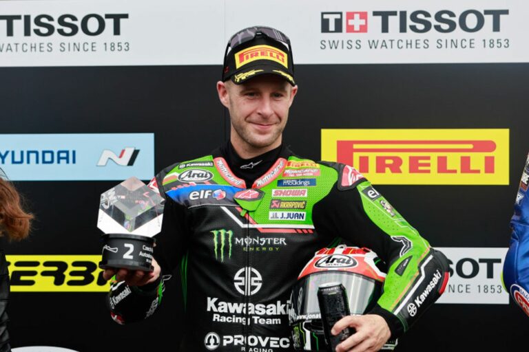 Hivatalos: Jonathan Rea veszi át Razgatlıoğlu helyét a Yamahánál