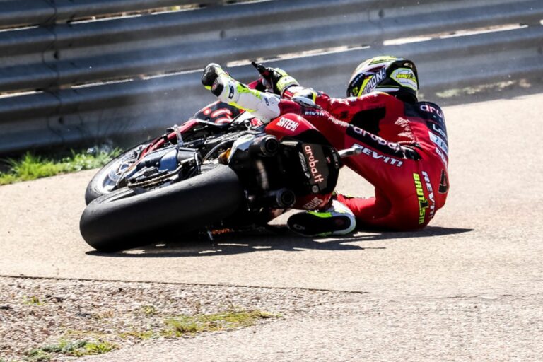 Bautista sokkal többször esett, mint Razgatlıoğlu – ennyiszer buktak idén a Superbike versenyzői