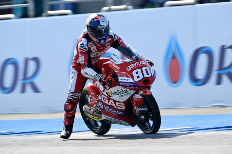 Óriási csata és egy peches bukás után Alonso nyert a Moto3-ban, ketten is először állhattak dobogóra