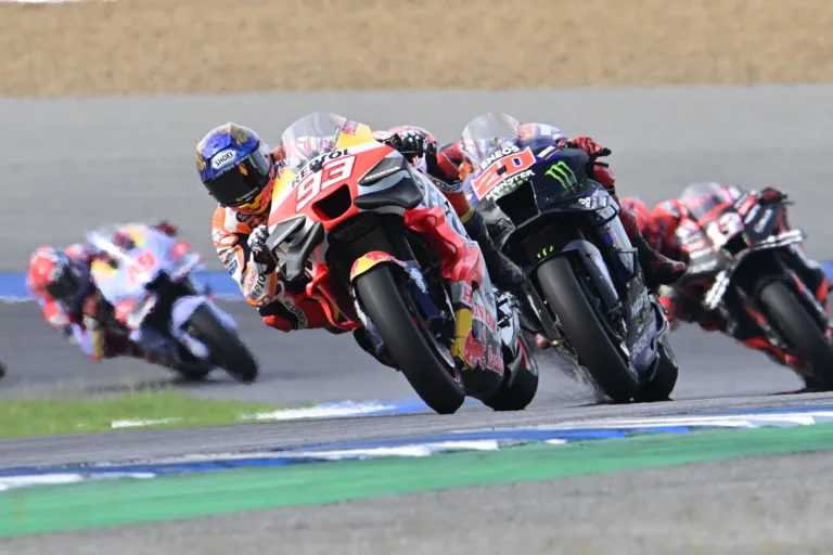 Öccse megmutatta, hogy Marc Márquez kockáztathatott volna a thaiföldi versenyen?