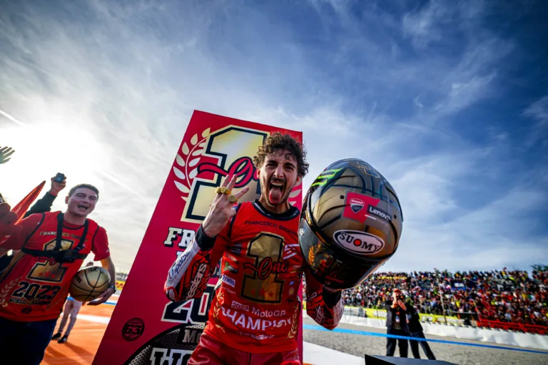 Húgától kapta becenevét a MotoGP-t újra meghódító Bagnaia, aki a legnagyobbaktól próbál tanulni